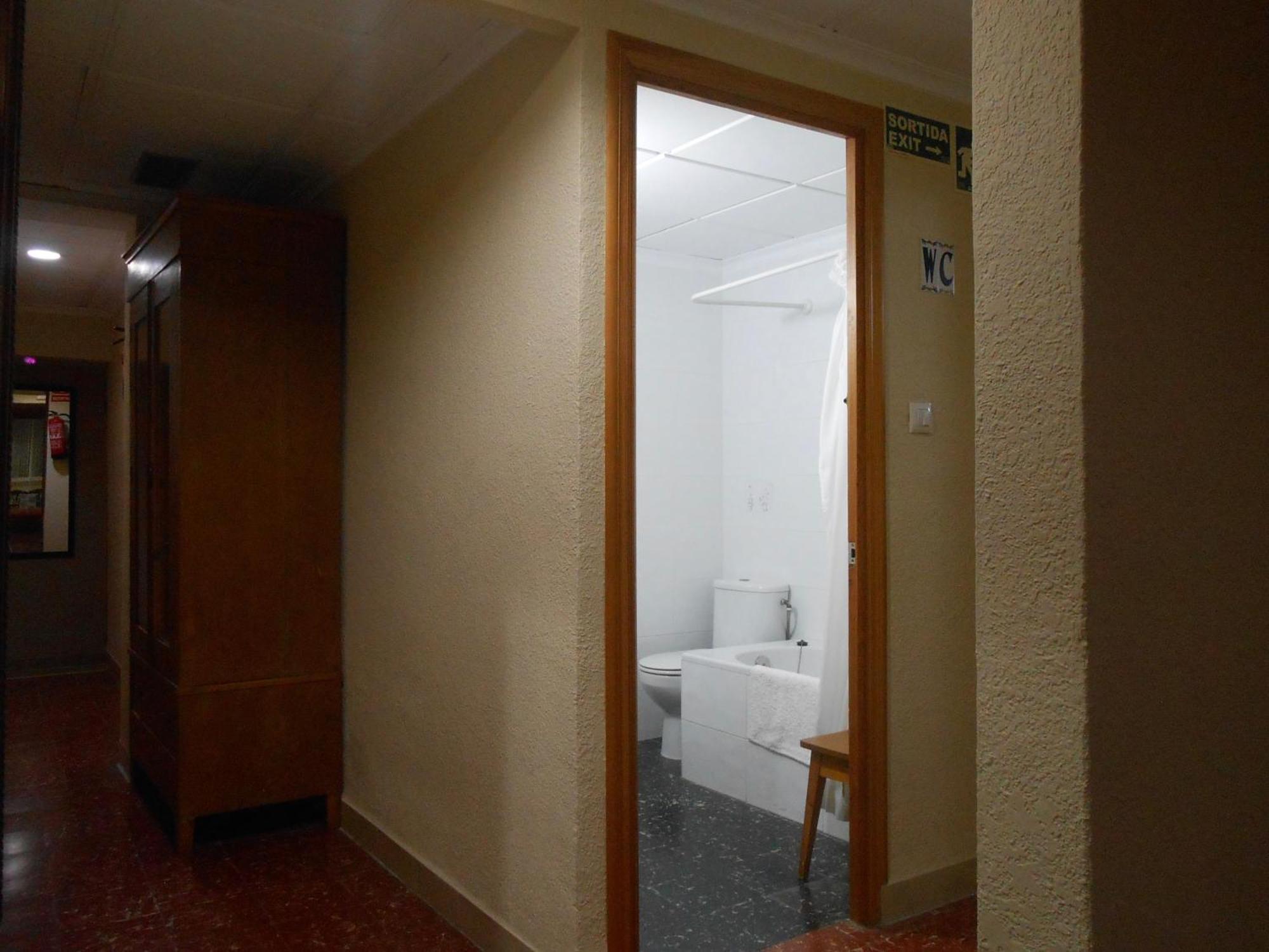 Hostal El Callejon Тарагона Екстериор снимка