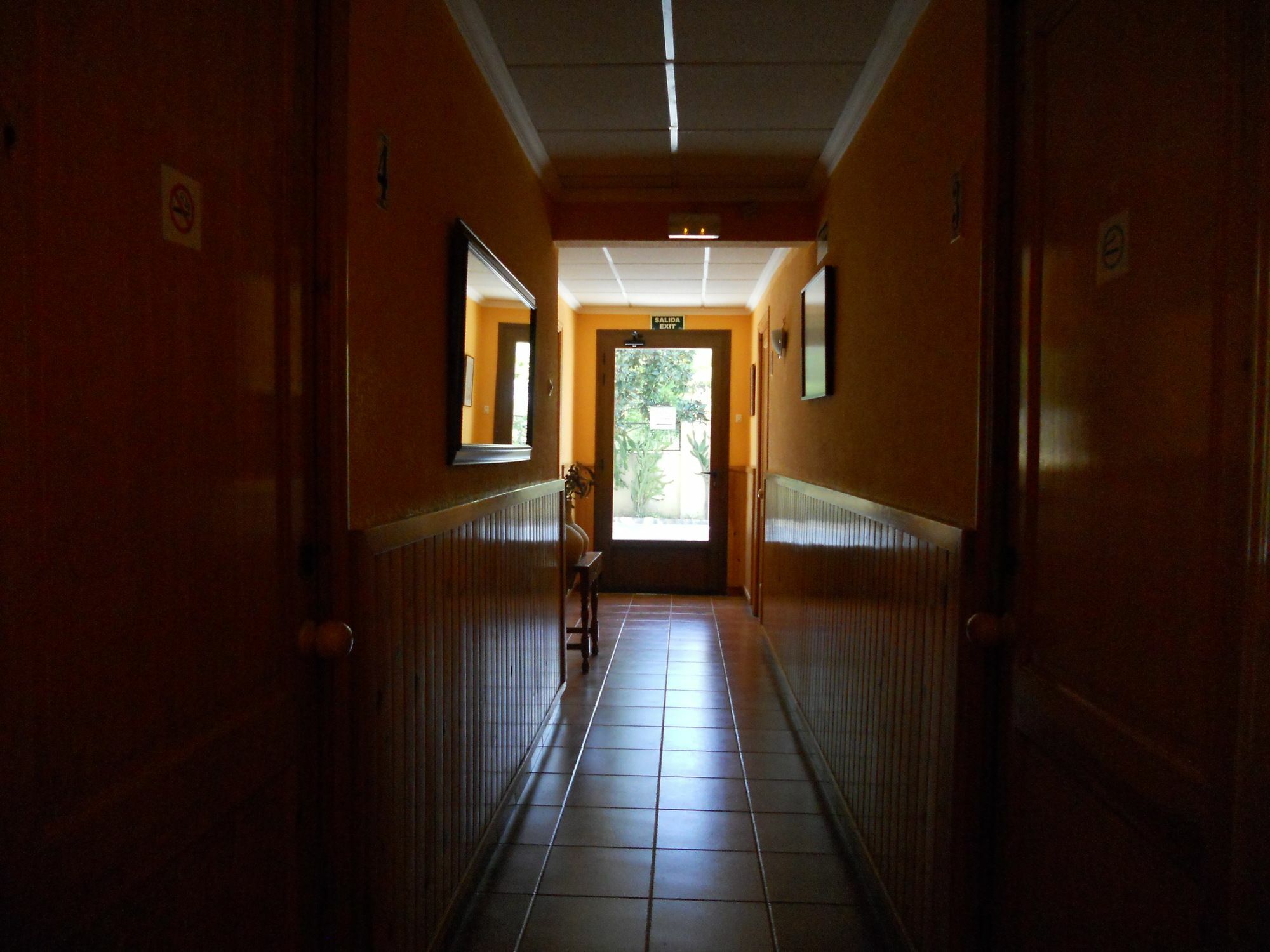 Hostal El Callejon Тарагона Екстериор снимка